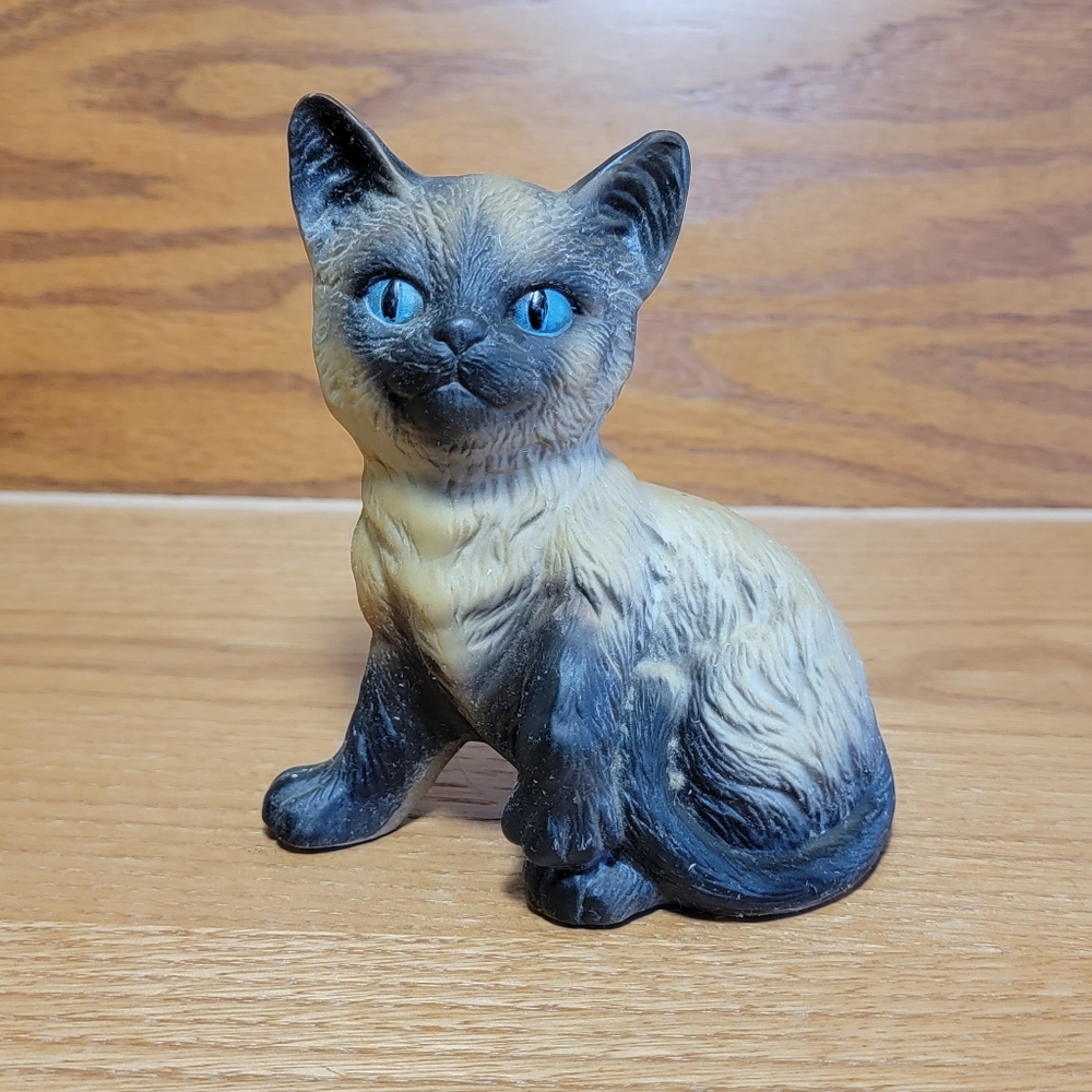 Ceramic Siamese Kitten Figurine, Big Blue Eyes 4.5"  R. O. C. Taiwan